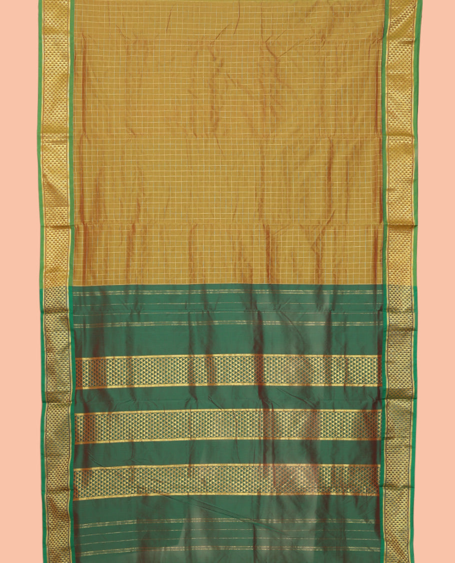 Green Zari Checked Ten Yard Saree, Complemented by a Contrast Ara Maadam Border, Contrast Ara Maadam Pallu, and No Blouse