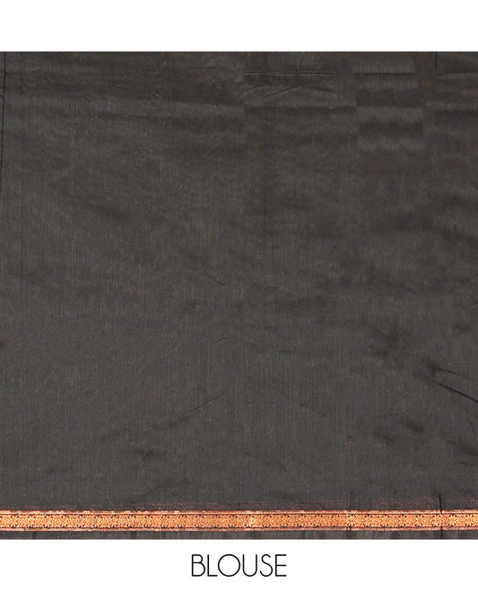 Green Maheshwari Cotton Saree, Sparkled with Flower Buttas All Over Its Body, Subtly Woven Piping Border, Captivating Contrast Pallu Steeped with Buttas, and Paired with a Contrast Blouse