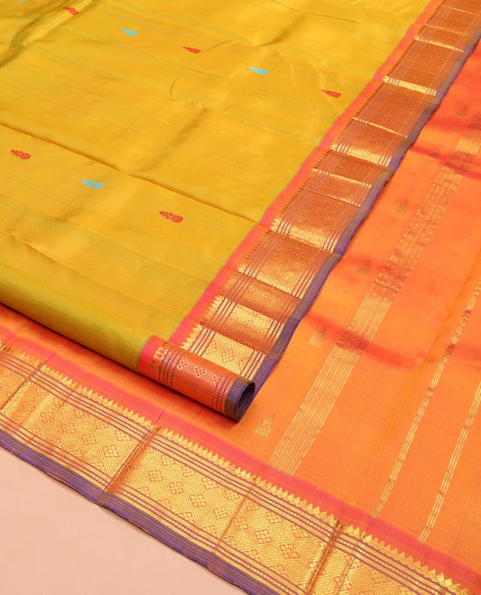Mustrad Kanchipuram Silk Saree, Delicately Woven with Thread Buttas on Its Body, Complemented by a Contrast One-Sided Border of Thilakam Mokku, Banaras, Muthu and Jaal Designs, Pallu Features Zari Designs, and Comes Without a Blouse