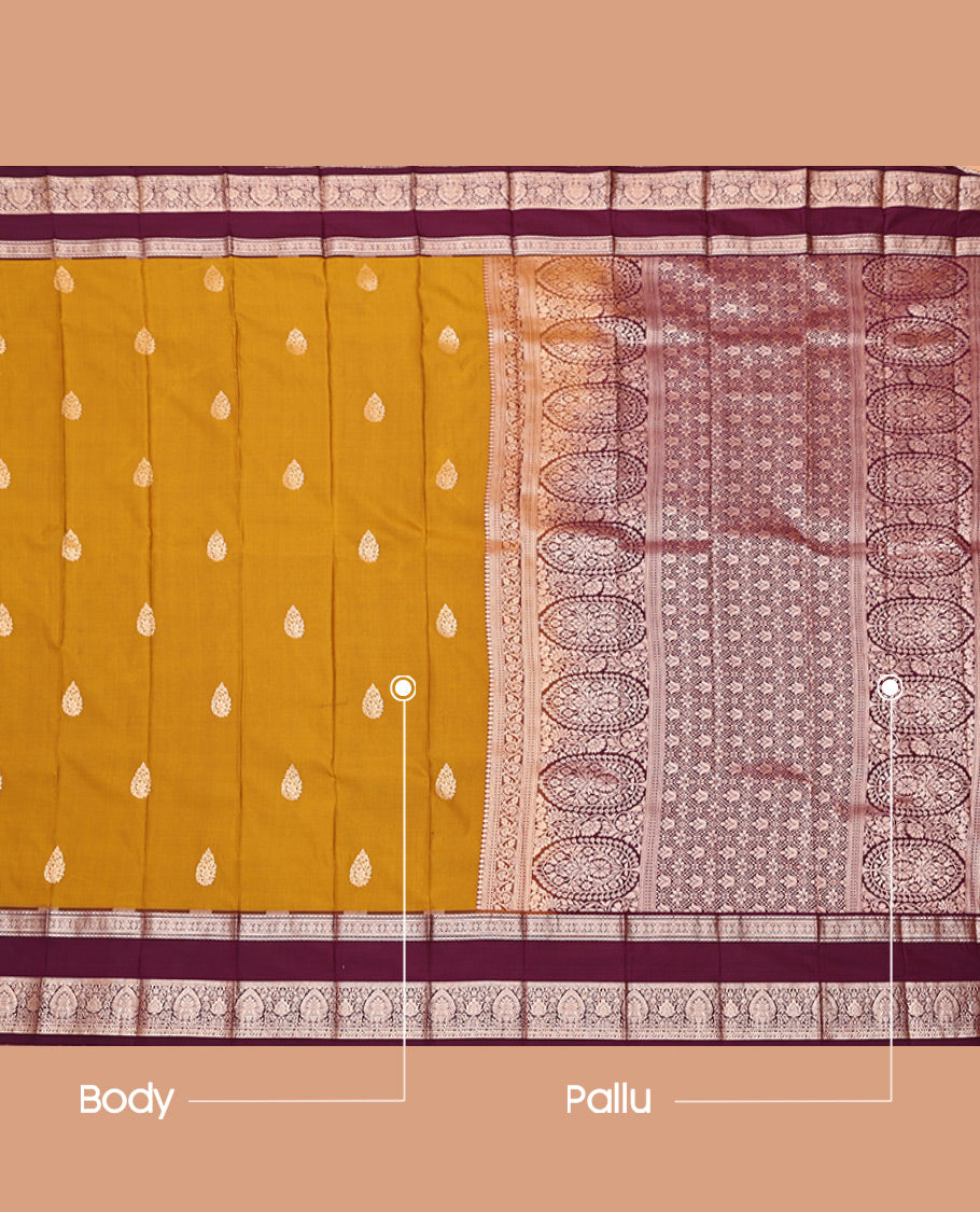 Orange Budget Silk Saree, Elevated with Zari Buttas, Complemented by Contrast Traditional Rettai Pettu Border, Grand Pallu, and a Contrast Blouse