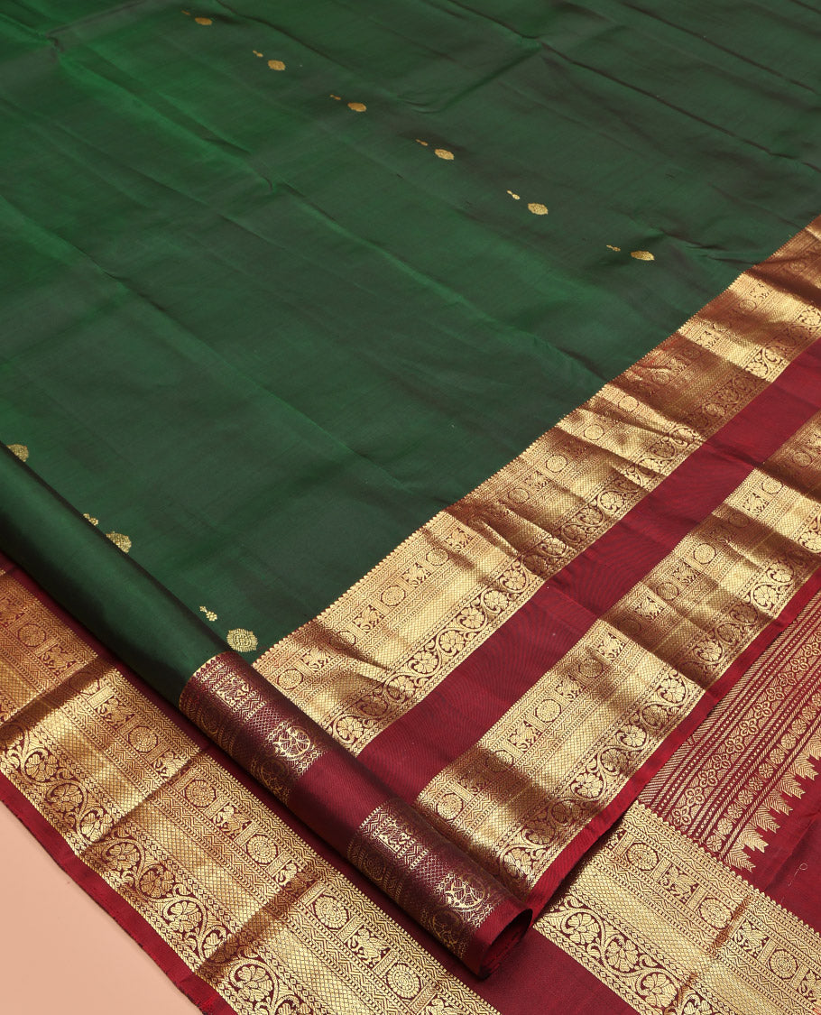 Green Kanchipuram Silk Saree, Woven with Zari Buttas All Over Its Body, Complemented by a Contrast Border of Rekku, Muthu, Kuthirai, Chakram, Mayil Kann, and Kodi Visiry Designs, Grand Jaal Pallu, and Paired with a Contrast Blouse