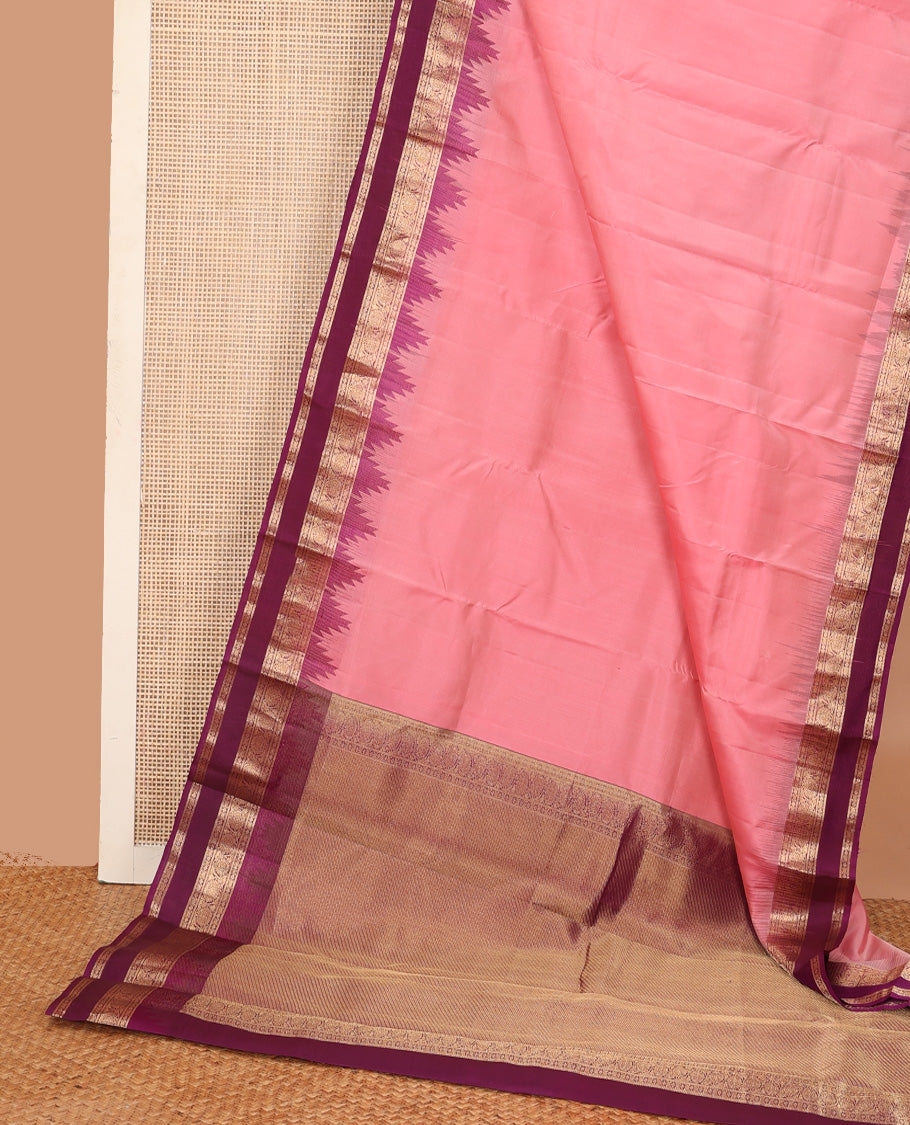 Pink plain Kanchipuram silk saree, contrast rettai pettu border border of kodi visiry designs, and diagonally woven pallu