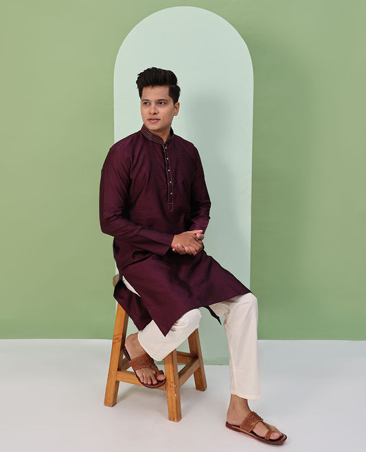Maroon embossed design full-sleeved kurta