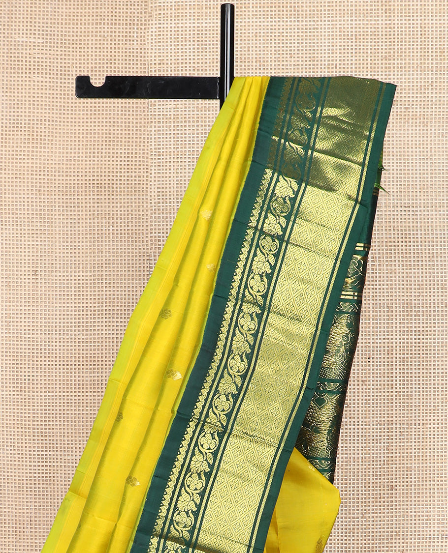 Green zari buttas Kanchipuram silk saree, contrast one-sided korvai border of kodi visiry, and jaal design, and human figurines motifs woven pallu
