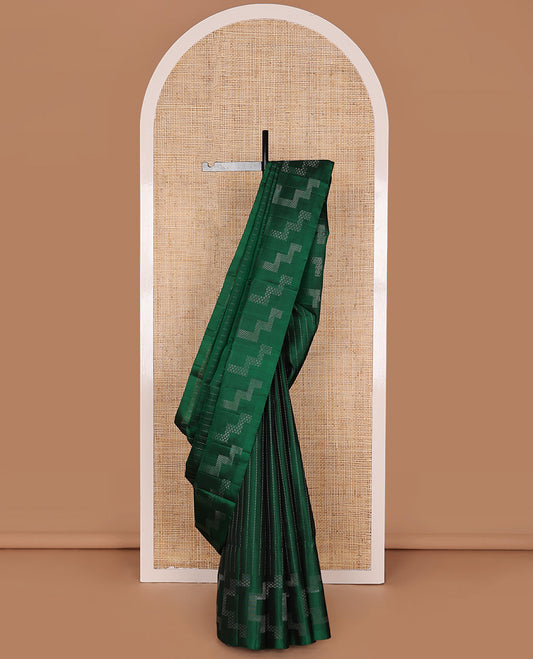 Borderless Green Mayuri Soft Silk Saree Sparsely Sparkled with Checks All Over Its Body, Highlighted by a Zari Border of Geometric Patterns, Pallu Depicting Geometric Patterns, and Paired with a Matching Blouse