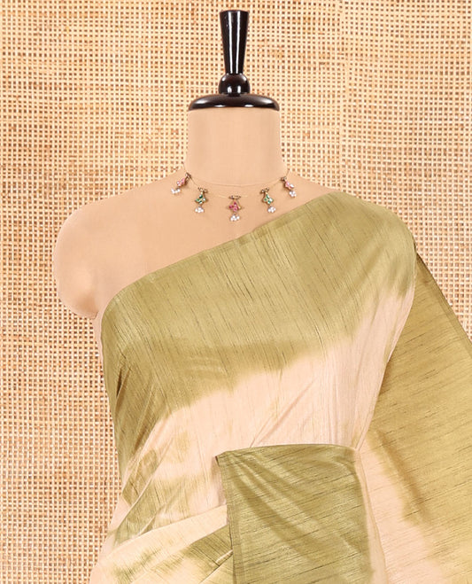 Cream and Green Jute Tussar Saree Subtly Accentuated with Shibori Print, Captivating Contrast Border of Shibori Print, Pallu of the Same Shibori Print, and Comes with a Contrast Blouse