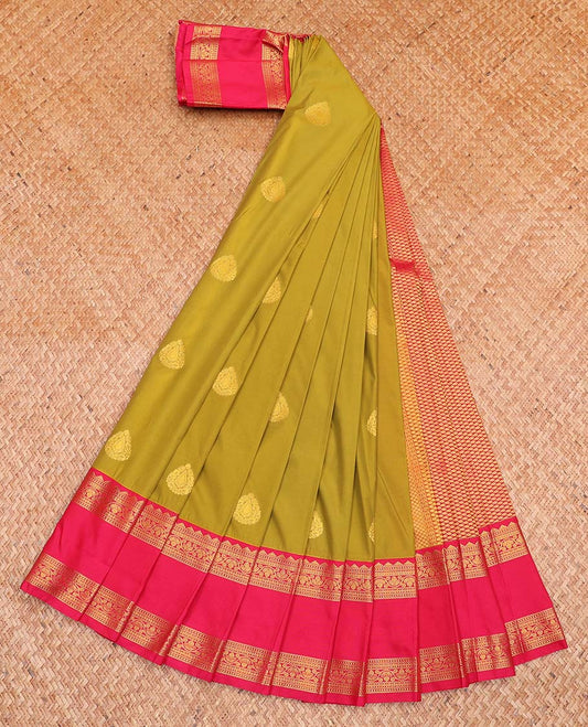 Green Budget Silk Saree, Subtly Enriched with Zari Buttas All Over Its Body, Complemented by a Contrast Traditional Zari Design Rettai Pettu Border, Grand Jaal Pallu, and Paired with a Contrast Blouse