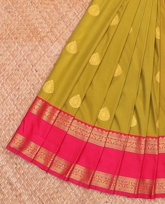 Green Budget Silk Saree, Subtly Enriched with Zari Buttas All Over Its Body, Complemented by a Contrast Traditional Zari Design Rettai Pettu Border, Grand Jaal Pallu, and Paired with a Contrast Blouse