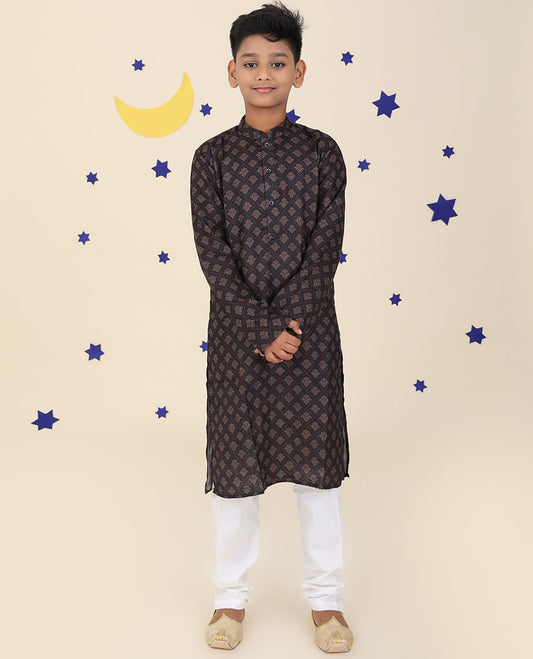 Green cotton kurta set features ogee patterned full-sleeve kurta & contrast pants