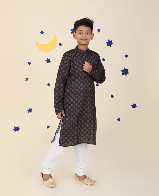 Green cotton kurta set features ogee patterned full-sleeve kurta & contrast pants