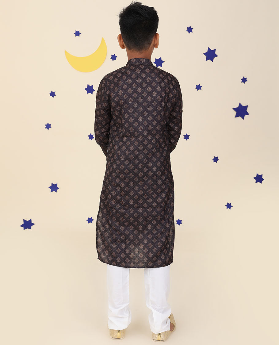 Green cotton kurta set features ogee patterned full-sleeve kurta & contrast pants