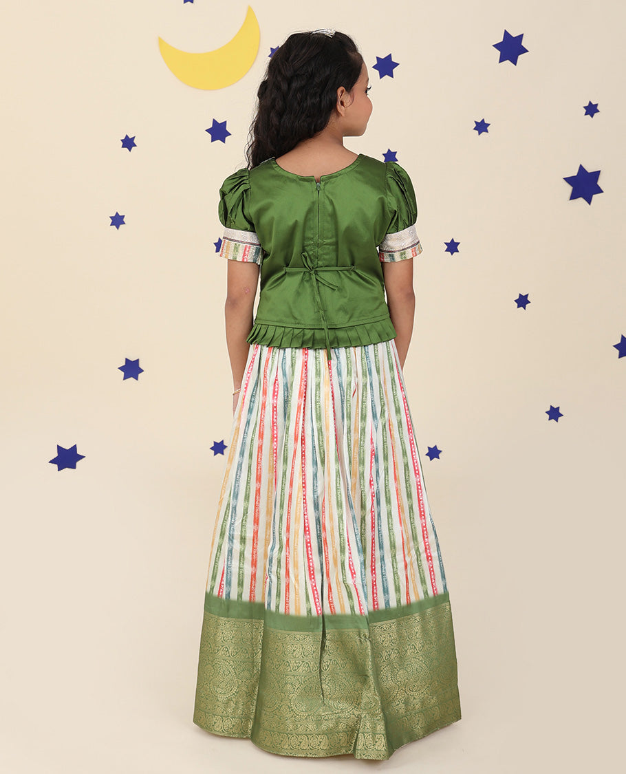 Multi-color cholly set, stripes printed & traditional border skirt,contrast embroidery puff-sleeve blouse & net dupatta