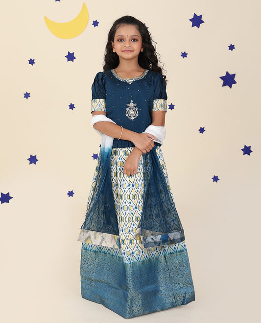 Cream cholly set features ogee printed & traditional border skirt, contrast embroidered puff-sleeve blouse & net dupatta