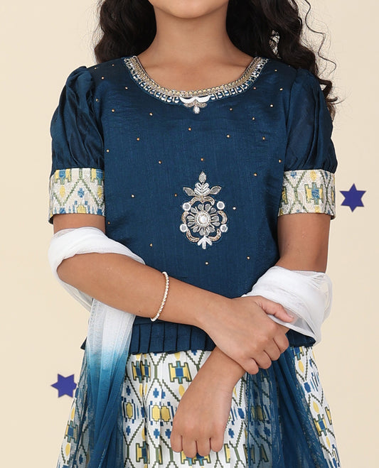 Cream cholly set features ogee printed & traditional border skirt, contrast embroidered puff-sleeve blouse & net dupatta