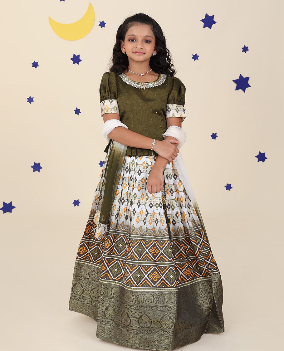 Multi-color cholly set features intricately designed skirt, contrast embroidered puff-sleeve blouse & net dupatta