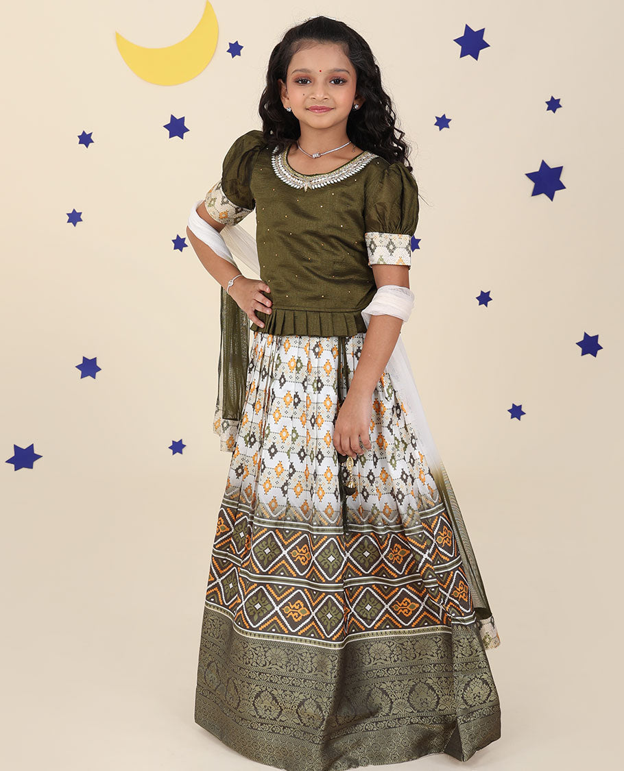 Multi-color cholly set features intricately designed skirt, contrast embroidered puff-sleeve blouse & net dupatta