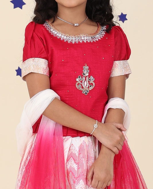 Cream cholly set features ogee printed & traditional border skirt, contrast embroidered puff-sleeve blouse & net dupatta