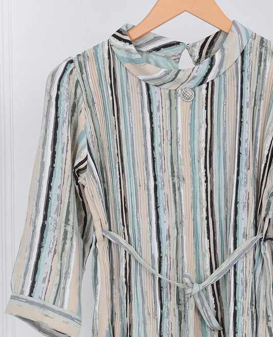 Multi-color abstract-style printed round-neck & 3/4th sleeve top