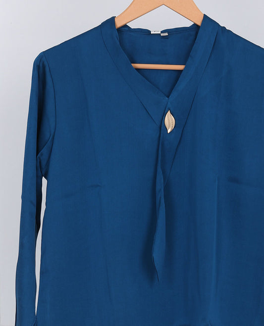 Blue plain deep front V-neck & full-sleeve top