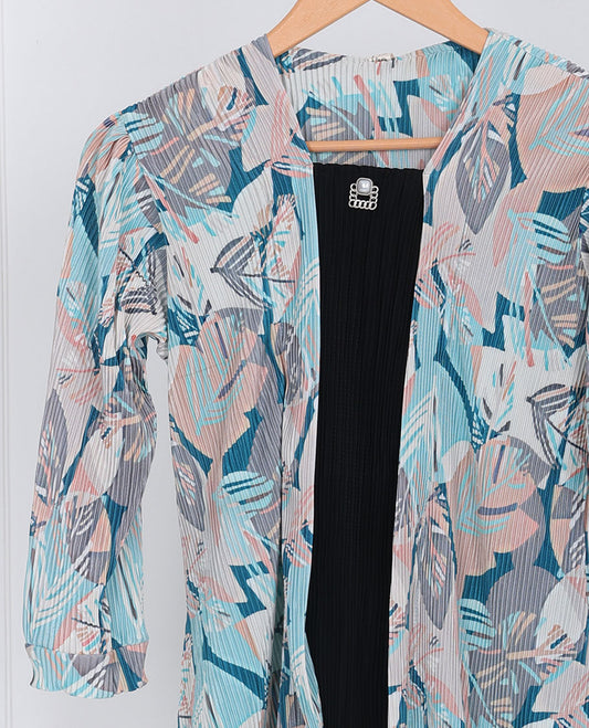 Multi-color tropical printed 3/4th sleeve attached-coat model top