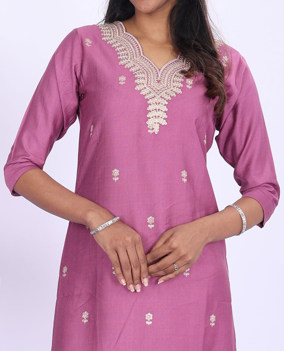 Purple floral motifs & patch embroidered 3/4th sleeve straight-cut cotton below-knee kurti