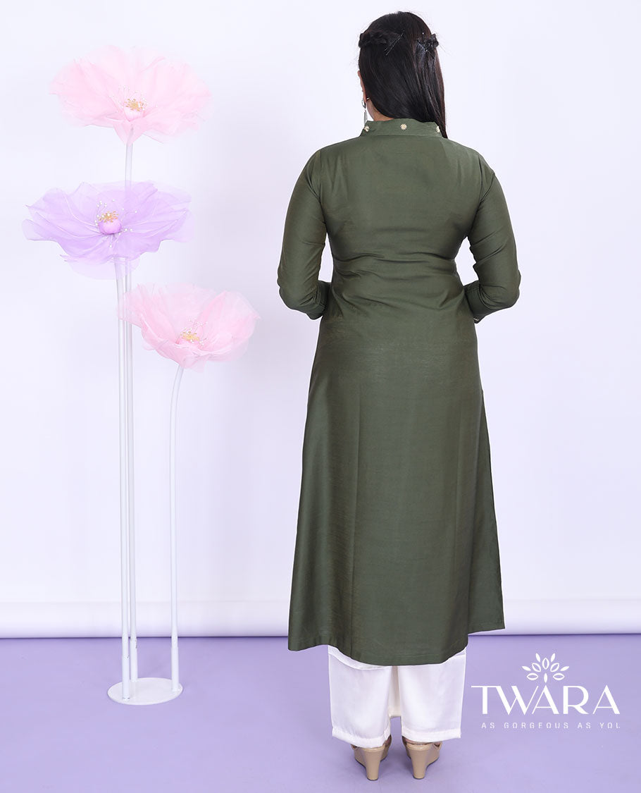 Twara green embroidered v-neck with 3/4th sleeve cotton a-line below-knee kurti