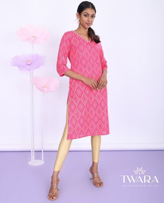 Twara pink argyle print V-neck with 3/4th sleeve rayon straight-cut knee-length kurti
