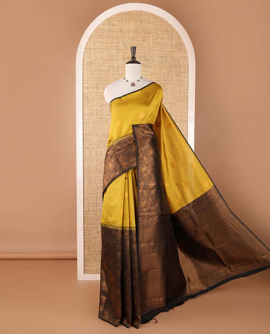 Borderless mehendi-black zari buttas & half-&-half vanasingari-style flora-fauna woven kanchi silksaree,self-pallu & blue blouse of zari brocade