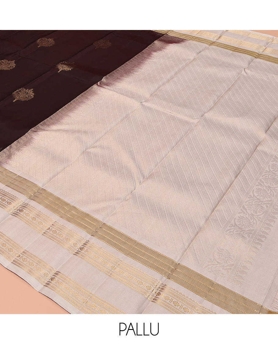 Brown Kanchipuram Silk Saree, Crafted with Zari Buttas, Complemented by a Contrast Rettai Pettu Border of Rekku, Banaras, Kathir, Muthu, and Kamalam, Grand Pallu, and a Contrast Blouse