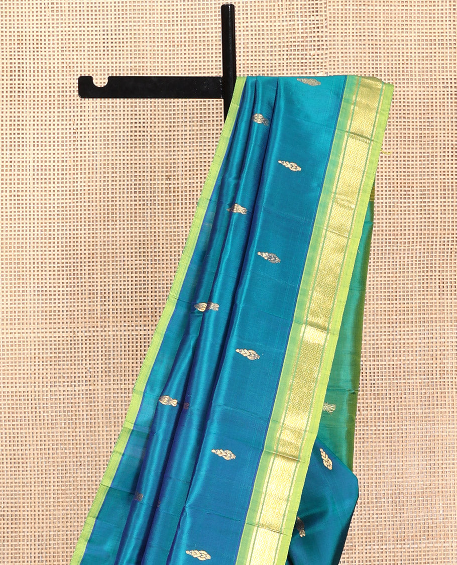 Blue Kanchipuram Silk Saree, Delicately Woven with Zari Buttas, Contrast Border of Banaras, and Mayil Kann, Pallu of Zari Design, and No Blouse