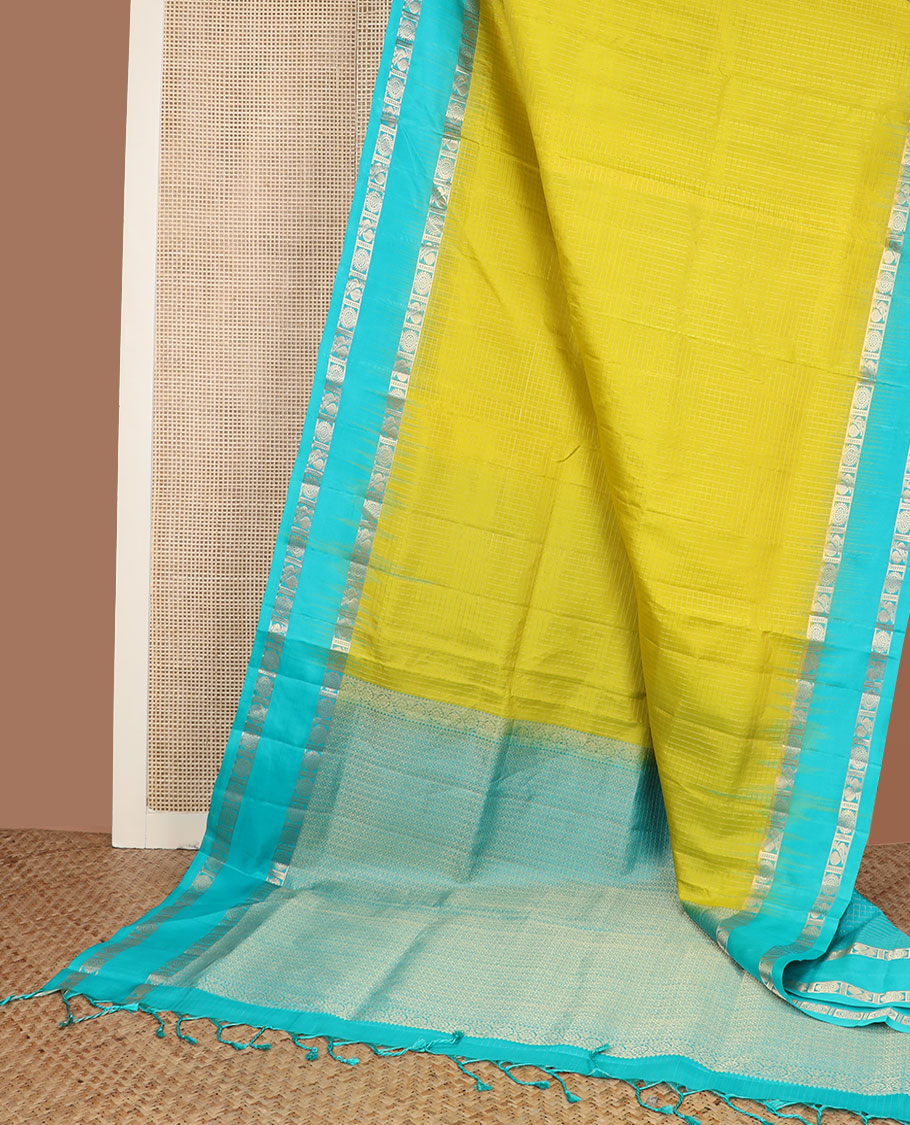 Parrot green checked soft silk saree, contrast annam chakram design rettai pettu border & ogee patterned pallu