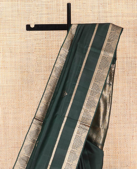 Green Mayuri Soft Silk Saree, Ornamented with Zari Buttas on Its Body, Highlighted by Zari Rettai Pettu Border of Thilakam Mokku, and Geometric Designs, Scintillating Pallu of Geometric Designs, and Paired with Matching Blouse