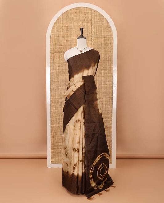 Borderless brown shibori-printed jute tussar silk saree, contrast shibori-printed pallu & contrast blouse