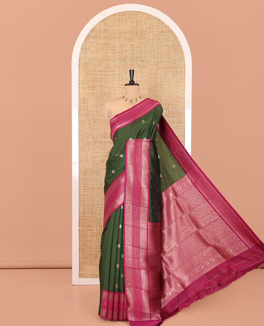Green Kanchi Silk Saree Features Mayil-Chakram Buttas, a Contrast Traditional Border, Jaal Pallu, and a Contrast Blouse
