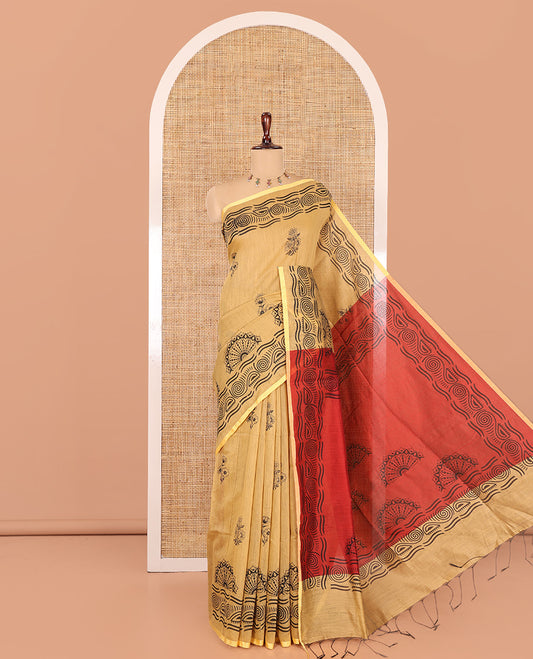 Chikku Khadi Cotton Saree, Accentuated with Flower Motifs, Printed Border, Contrast-Printed Pallu, and a Contrast Blouse