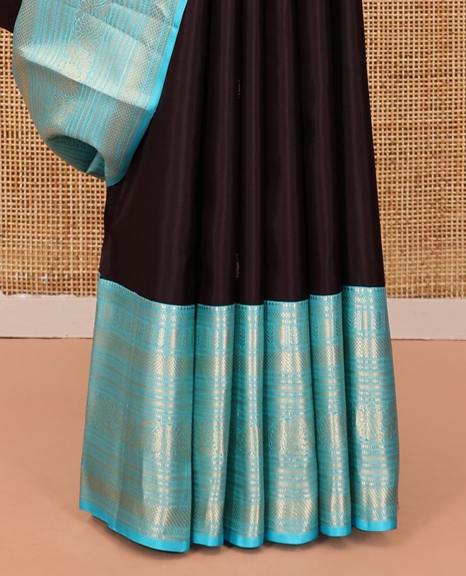 Brown Vasundhara Silk Saree, Spotlighted with Zari Buttas All Over Its Body, Complemented by a Contrast Border of Kodi Visiry Designs, a Grand Pallu, and Paired with a Contrast Blouse