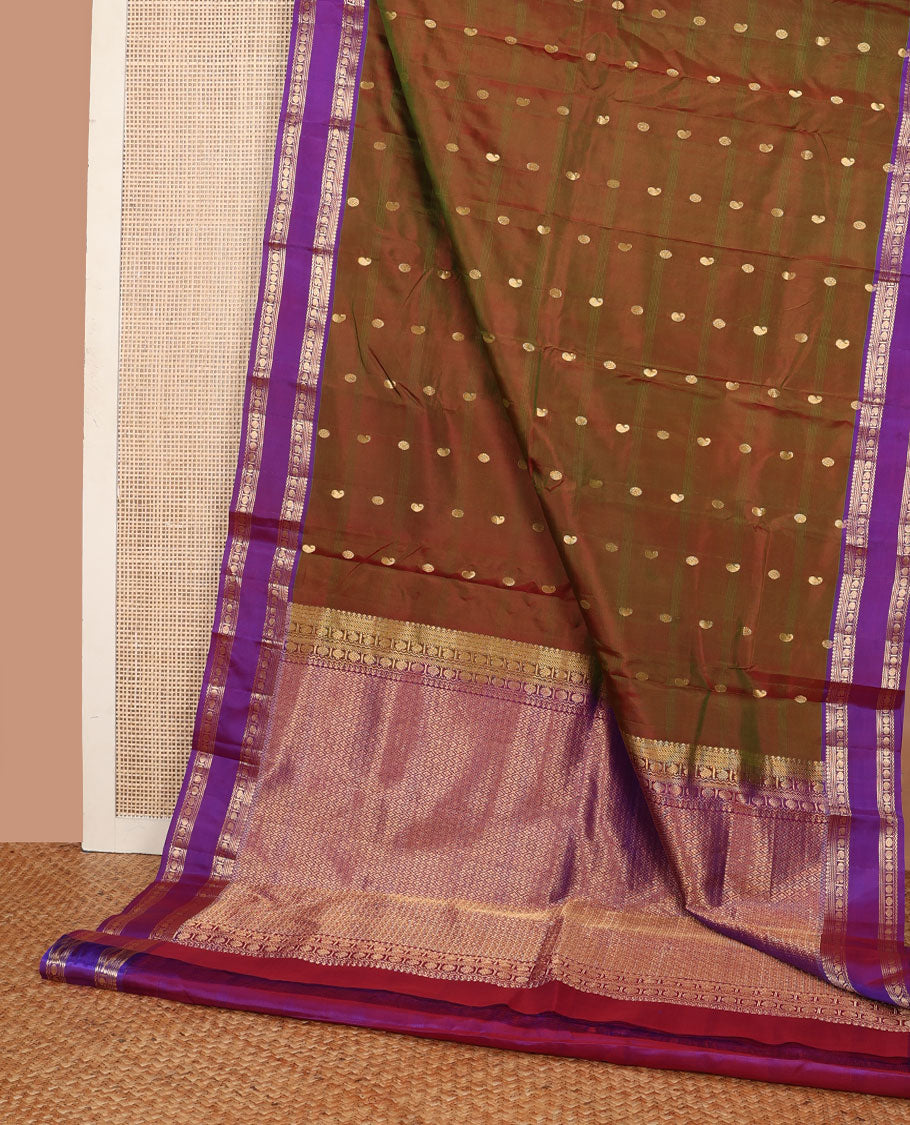 Green manga & poun buttas Kanchipuram silk saree, contrast rettai pettu border of salngai,godhumai kann,manga,neli & rudraksham & jaal pallu