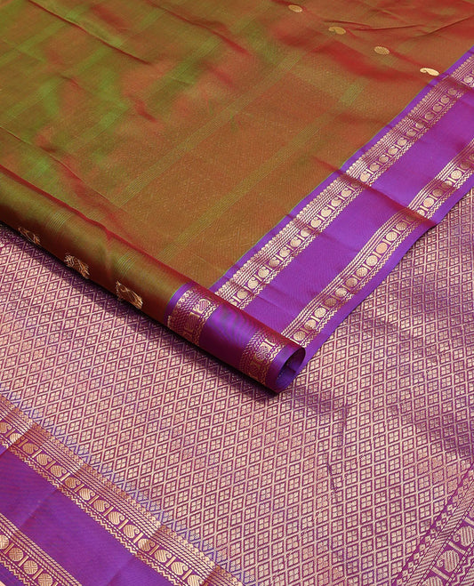 Green manga & poun buttas Kanchipuram silk saree, contrast rettai pettu border of salngai,godhumai kann,manga,neli & rudraksham & jaal pallu
