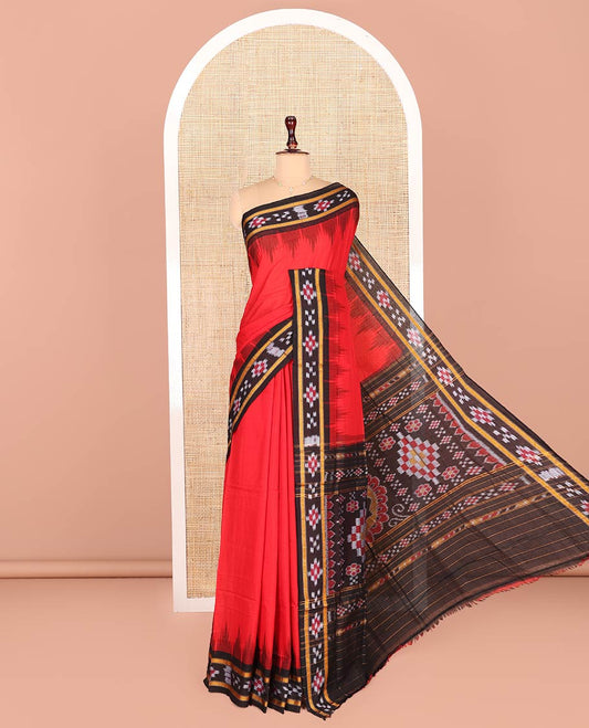 Red Plain Odisha Cotton Saree, Complemented by a Contrast Temple Border of Pasapalli Weaves, Pallu Features Intricate Patterns, and Has No Blouse