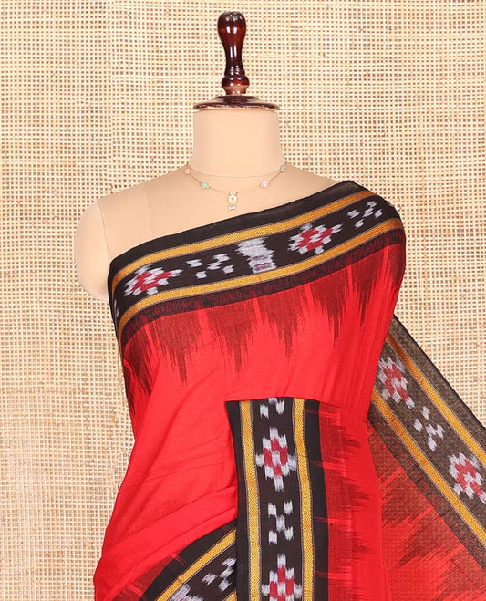 Red Plain Odisha Cotton Saree, Complemented by a Contrast Temple Border of Pasapalli Weaves, Pallu Features Intricate Patterns, and Has No Blouse