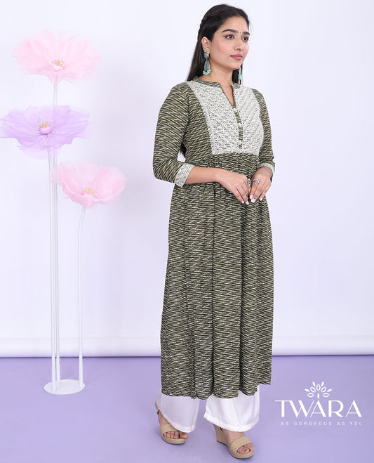Twara green chevron print & neck embroidered Chinese collar with 3/4th sleeve cotton a-line below-knee kurti