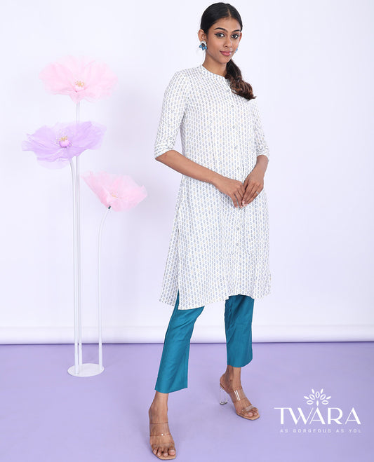 Twara cream argyle printed Chinese collar with 3/4th sleeve rayon straight-cut knee-length kurti
