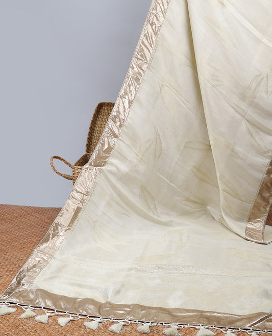 Cream dola silk saree with feather buttas, gleaming border & pallu of intricate designs