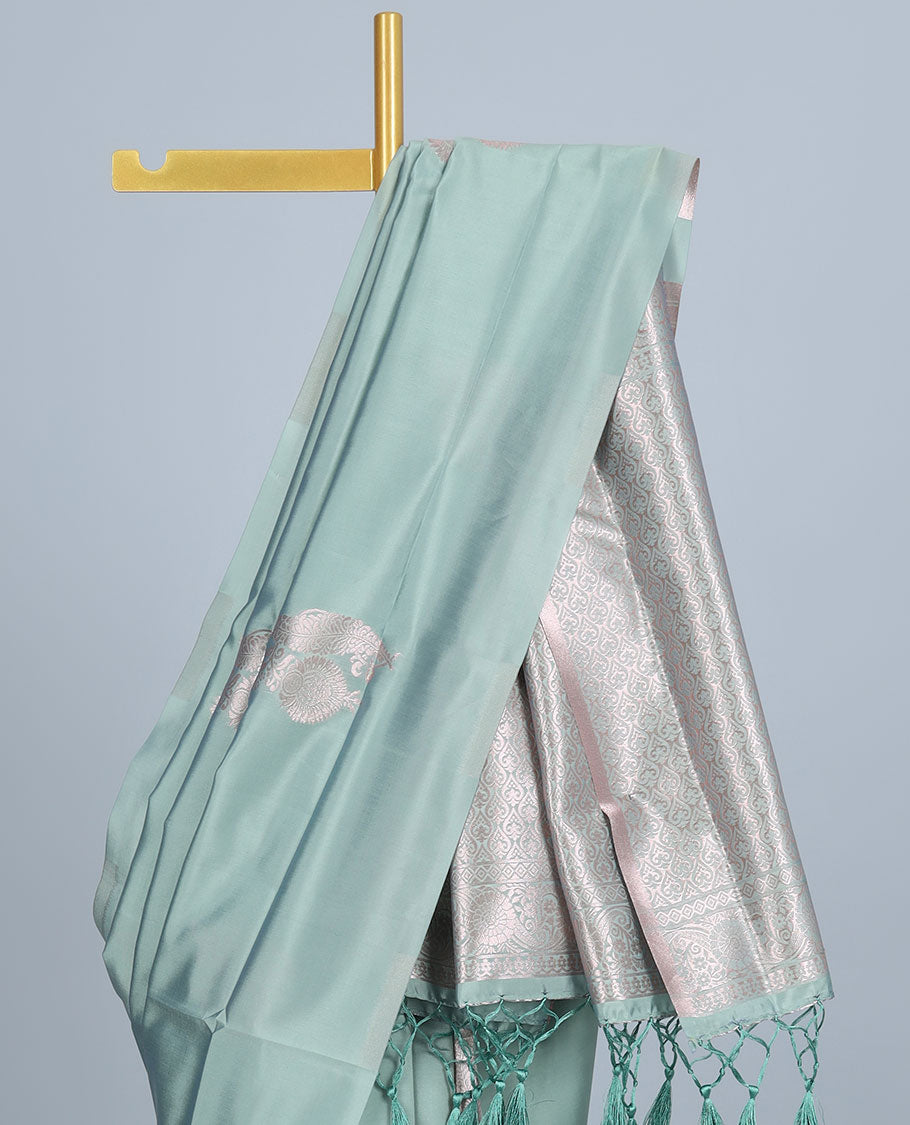 Borderless pink butter silk saree with zari buttas, self-pallu of ogee patterns