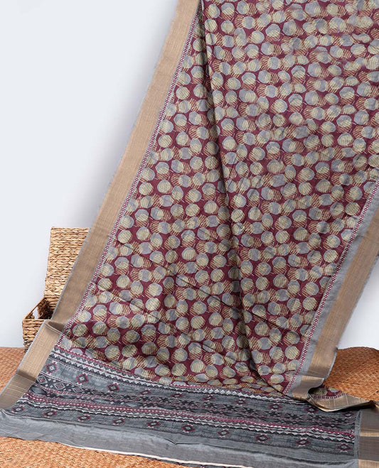 Maroon geometric printed casual wear saree, contrast border & pallu of geometric patterns print