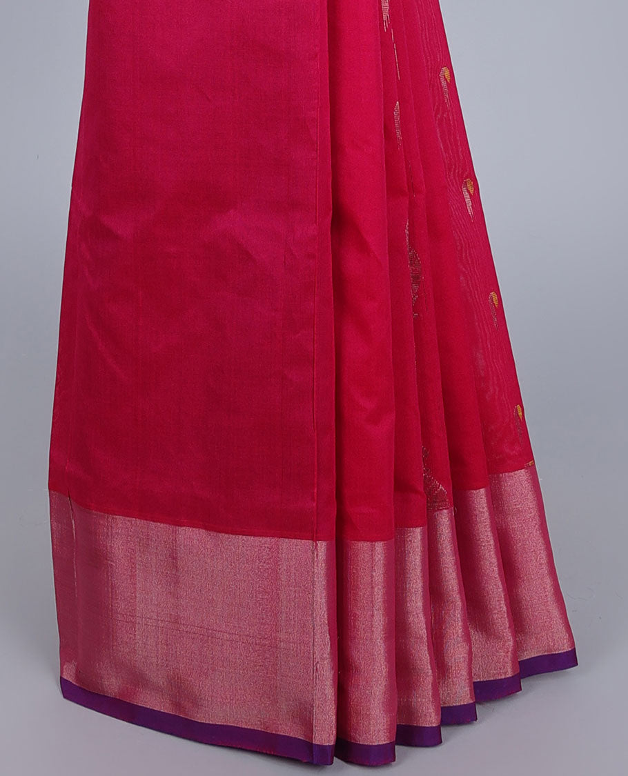 Pink kuppadam cotton saree with buttas, plain border & contrast pallu of ogee patterns