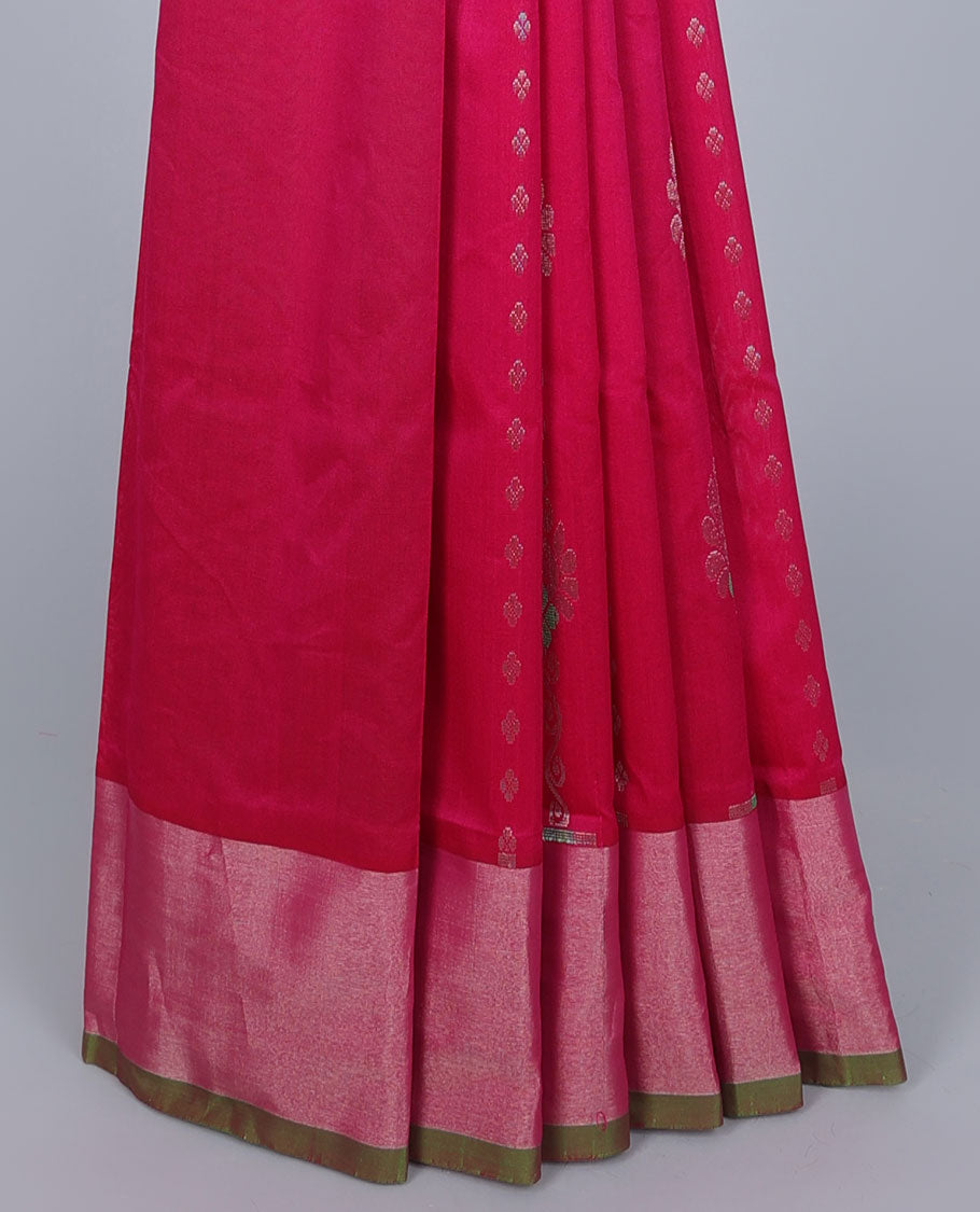 Pink kupadam cotton saree with buttas, plain border & contrast pallu of ogee patterns
