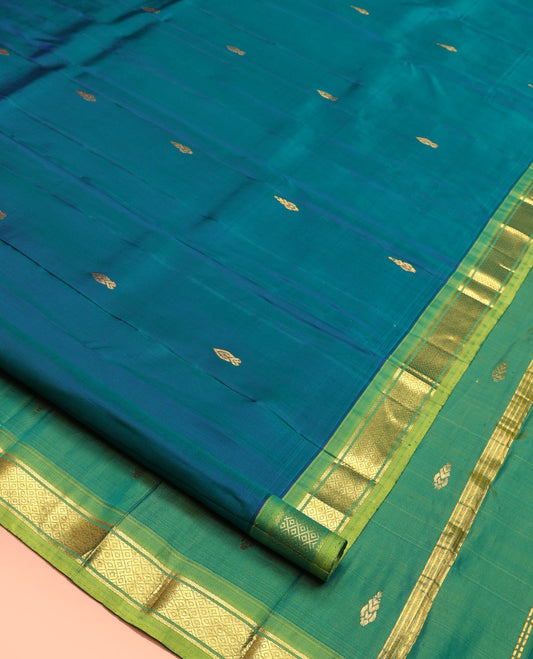 Blue Kanchipuram Silk Saree, Delicately Woven with Zari Buttas, Contrast Border of Banaras, and Mayil Kann, Pallu of Zari Design, and No Blouse