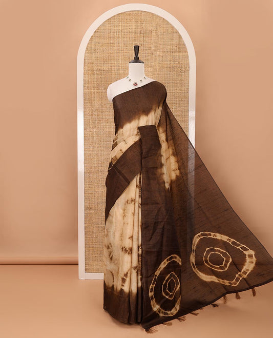 Borderless brown shibori-printed jute tussar silk saree, contrast shibori-printed pallu & contrast blouse