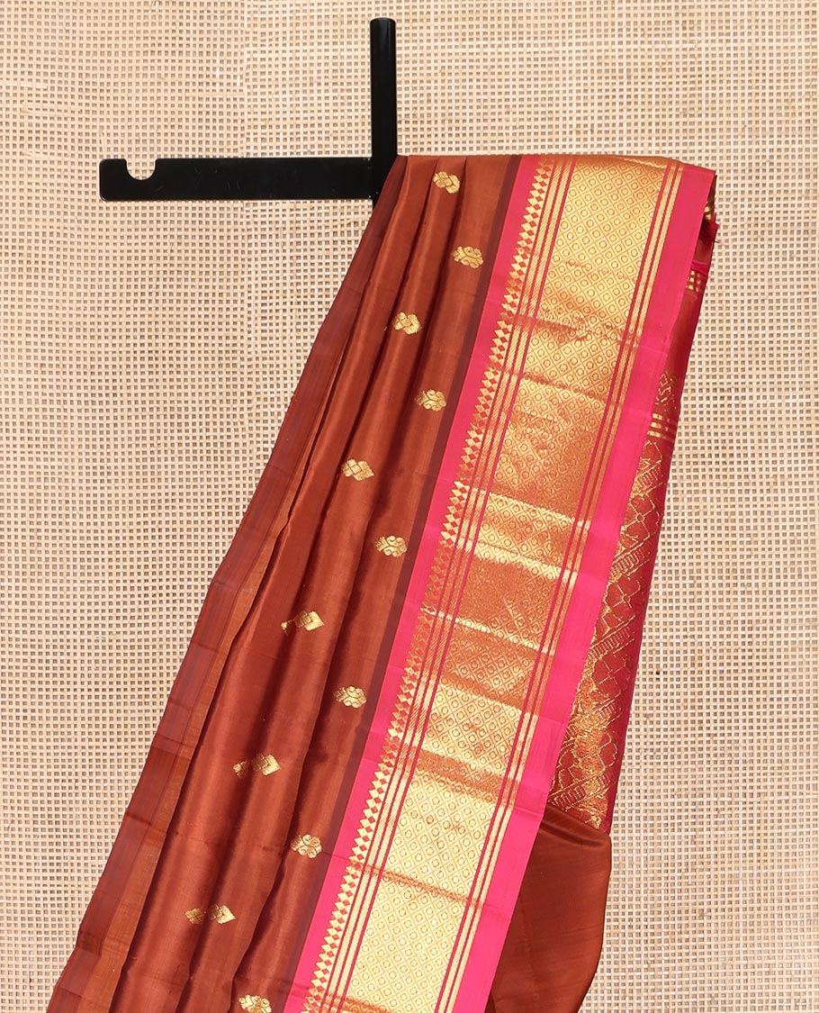 Brown Kanchipuram Silk Saree, Elevated with Zari Buttas on Its Body, Complemented by a Contrast One-Sided Border of Panner Sombu, Banaras, and Mayil Kann Designs, Pallu Features Floral Creeper Designs, and Comes Without a Blouse